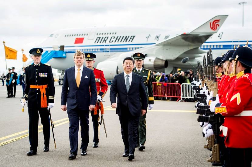 Koning Willem-Alexander en Koningin Máxima verwelkomen de president van China Xi Jinping en zijn echtgenote mevrouw Peng Liyuan. Aansluitend vindt de welkomstceremonie plaats