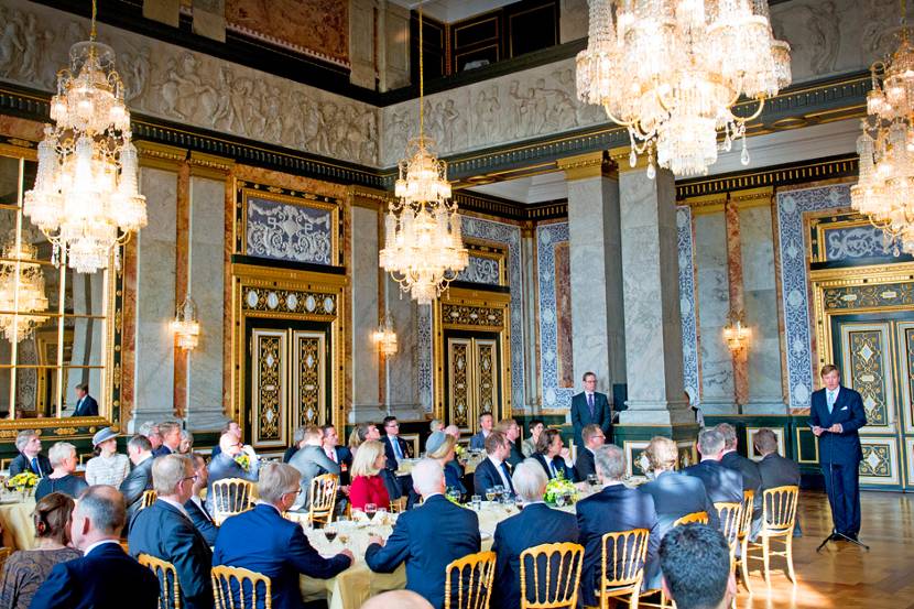 Kopenhagen, 17 maart 2015: Koning Willem-Alexander houdt tijdens de lunch een toespraak op Paleis Christiansborg.