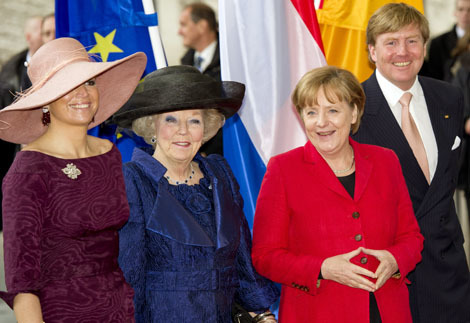 Berlijn, 12 april 2011: Prinses Máxima, de Koningin, Bondskanselier Merkel en de Prins van Oranje