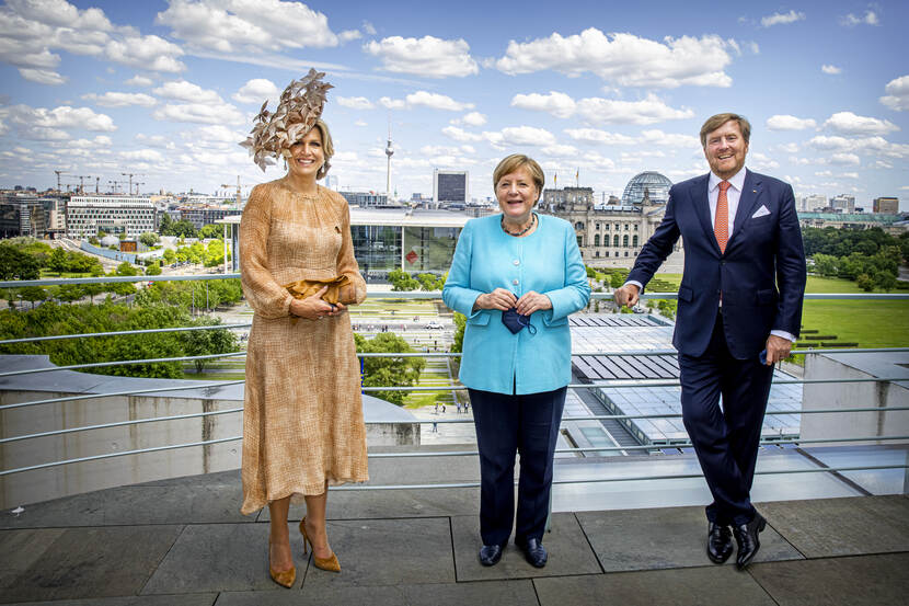 Koninklijk Paar ontmoet Angela Merkel