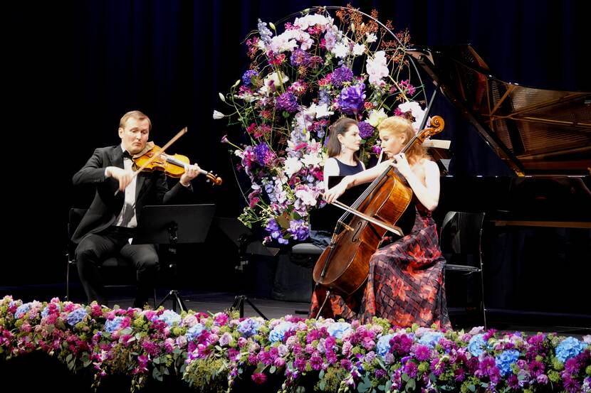 Koning Willem-Alexander en Koningin Máxima bieden aan het Noorse Koninklijk Huis en gasten een concert aan van celliste Harriët Krijgh.