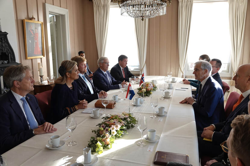 Koninklijk Paar ontmoet minister-president Jonas Gahr Støre
