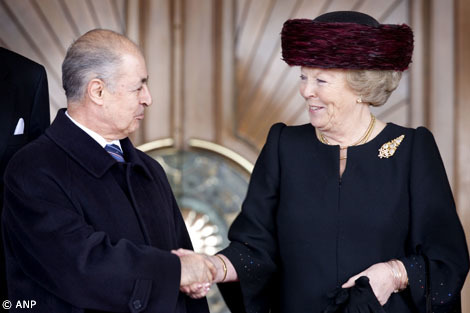 Ankara, 27 februari 2007: de President, Ahmet Necdet Sezer begroet de Koningin in het presidentieel paleis