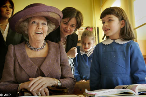 Ankara, 27 februari 2007: de Koningin bezoekt de Saban Diri State Primary School