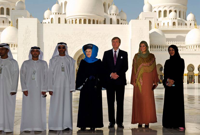 Abu Dhabi, 8 januari 2012: de Koningin, de Prins van Oranje en Prinses Máxima bezoeken de Sheikh Zayed Moskee .